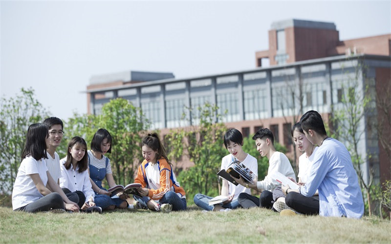 湖北商贸学院_校园风光_学校景色