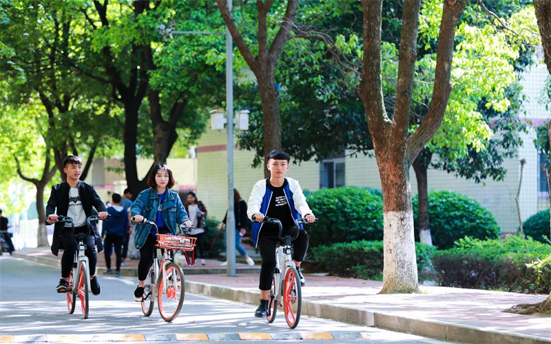 湖北商贸学院_校园风光_学校景色