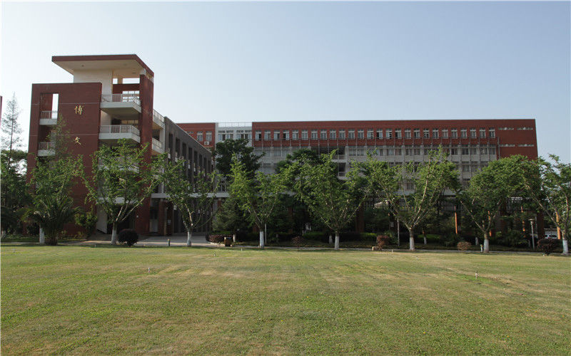 昆明理工大学_校园风光_学校景色