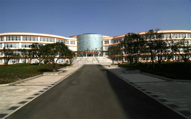 长沙商贸旅游职业技术学院_校园风光_学校景色