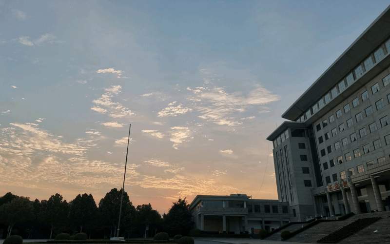 河南医学高等专科学校_校园风光_学校景色