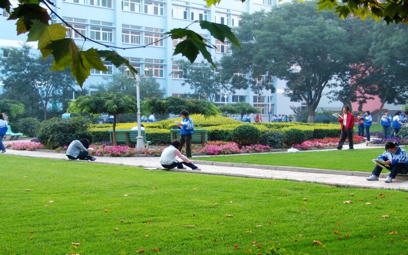 兰州石化职业技术大学_校园风光_学校景色