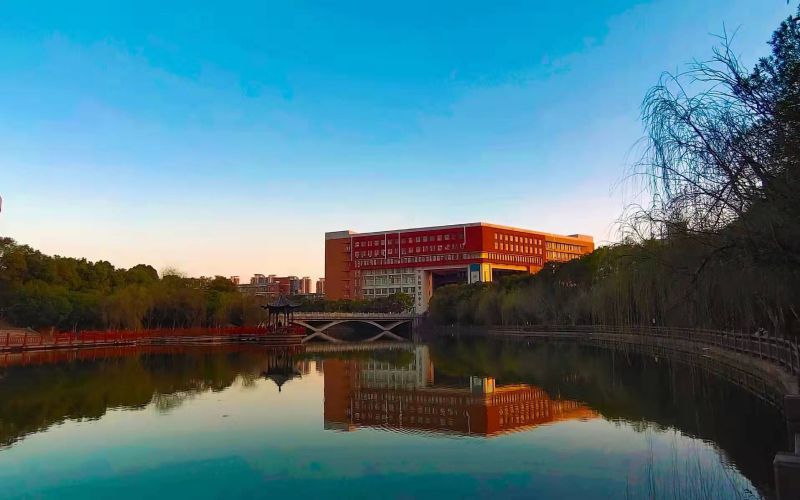 南昌航空大学_校园风光_学校景色