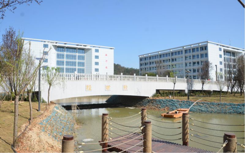 岳阳现代服务职业学院_校园风光_学校景色