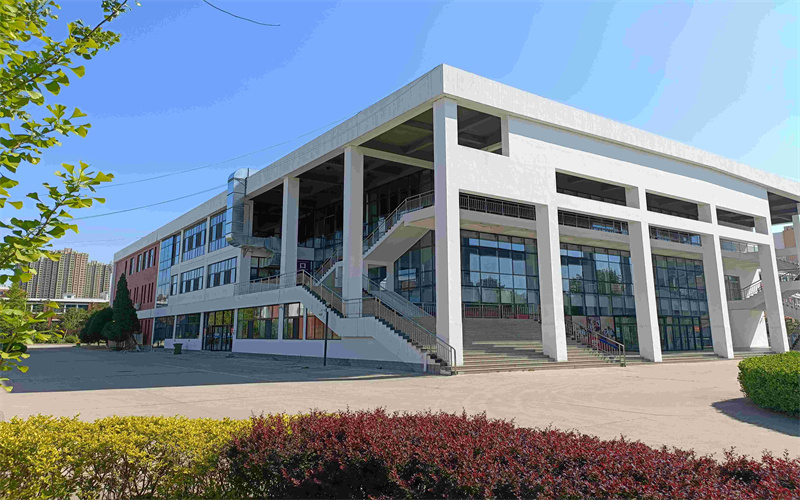 秦皇岛工业职业技术学院_校园风光_学校景色