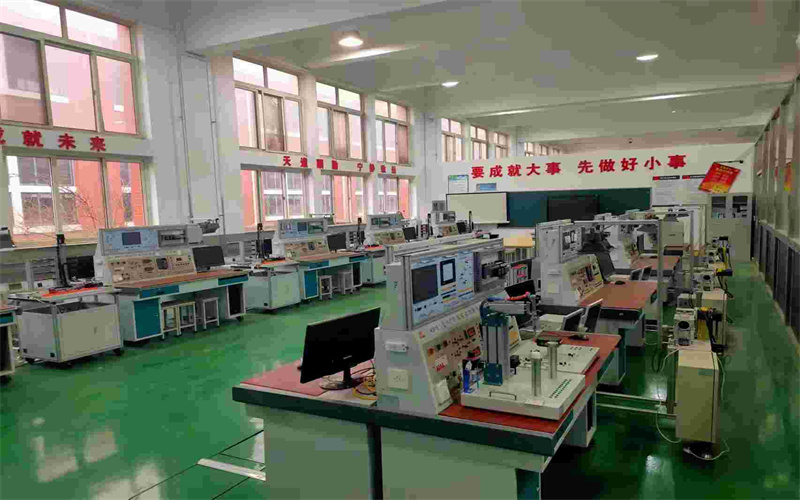 秦皇岛工业职业技术学院_校园风光_学校景色