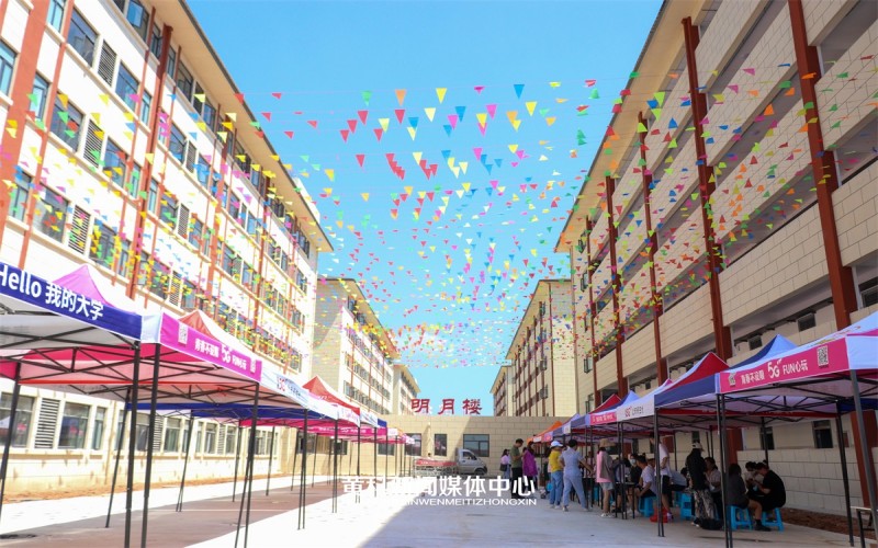 黄冈科技职业学院_校园风光_学校景色