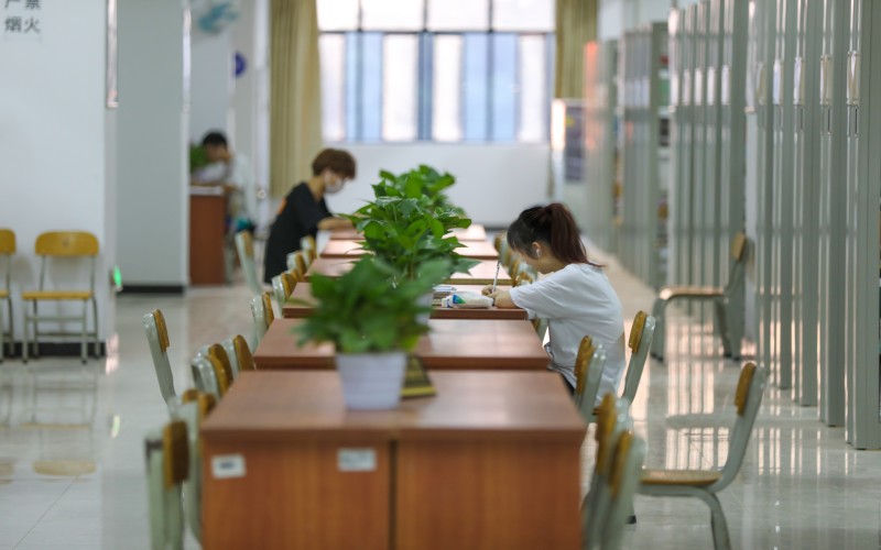 广州华南商贸职业学院_校园风光_学校景色