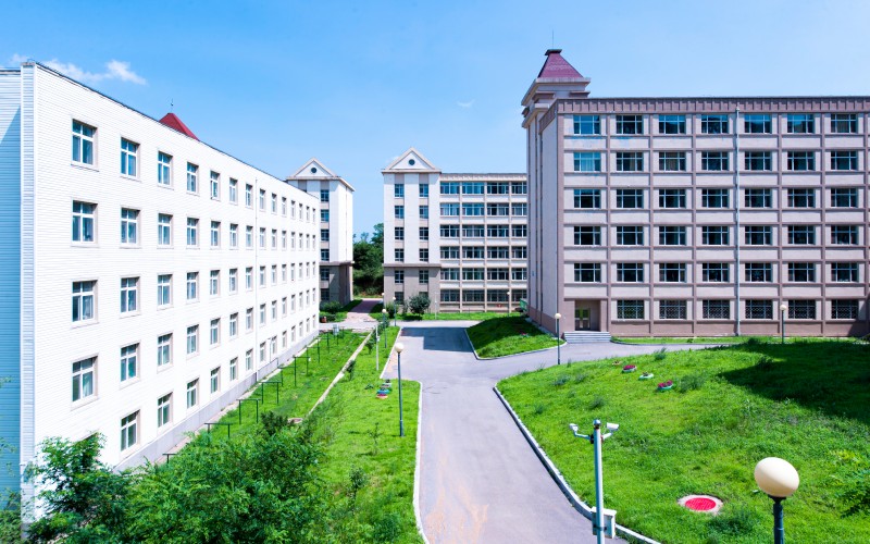 辽宁何氏医学院_校园风光_学校景色