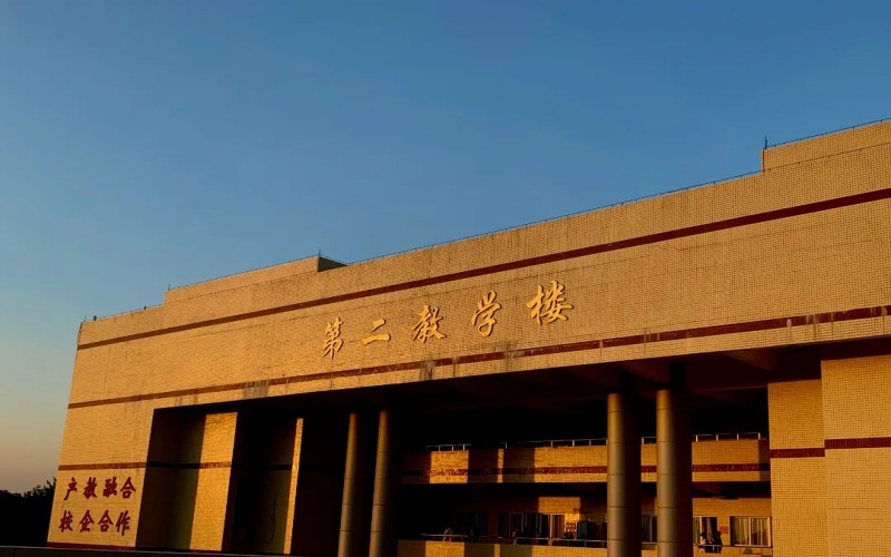 中山火炬职业技术学院_校园风光_学校景色