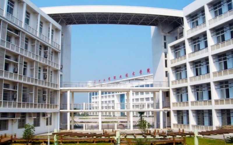 武汉工程职业技术学院_校园风光_学校景色