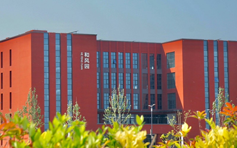 河南新乡工商职业学院_校园风光_学校景色