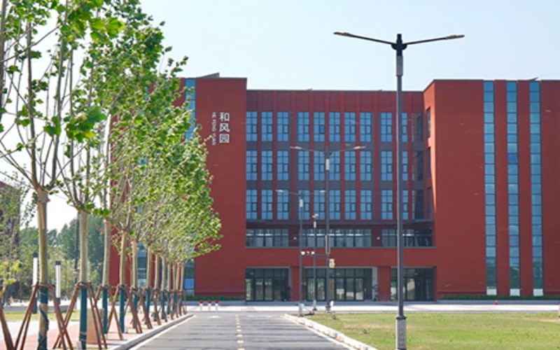 河南新乡工商职业学院_校园风光_学校景色