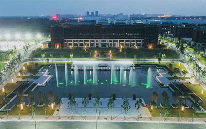 河南新乡工商职业学院_校园风光_学校景色