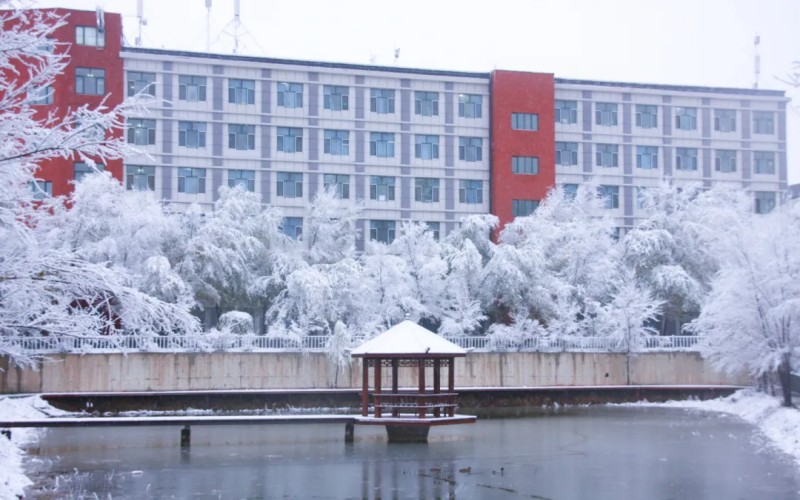 新疆天山职业技术大学_校园风光_学校景色