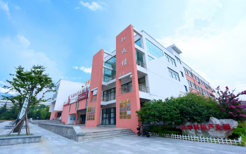 青岛黄海学院_校园风光_学校景色