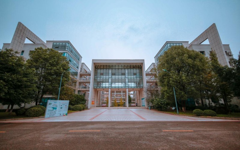 重庆电子工程职业学院_校园风光_学校景色