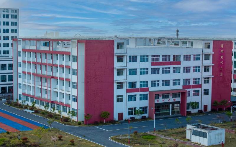 鹰潭卫生职业学院_校园风光_学校景色