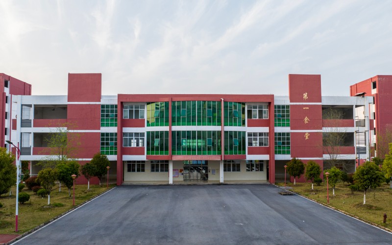 鹰潭卫生职业学院_校园风光_学校景色
