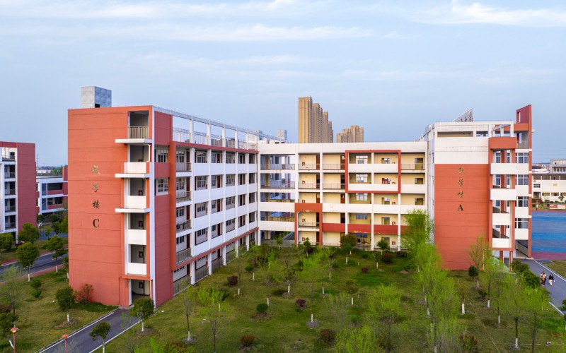 鹰潭卫生职业学院_校园风光_学校景色