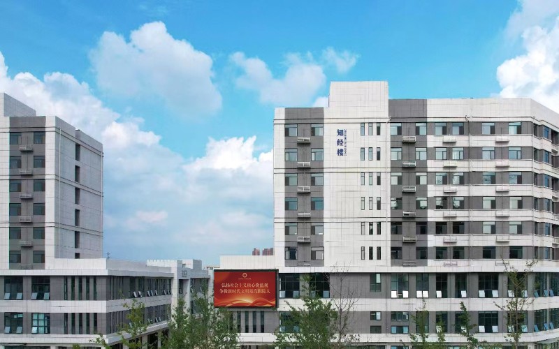 郑州汽车工程职业学院_校园风光_学校景色