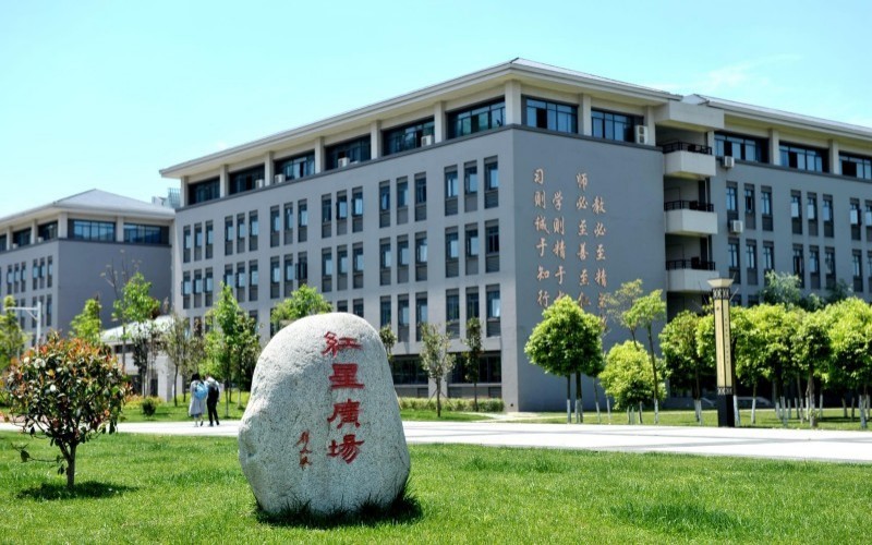 成都医学院_校园风光_学校景色