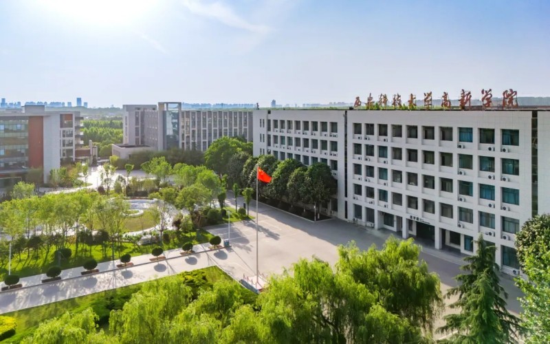 西安科技大学高新学院_校园风光_学校景色