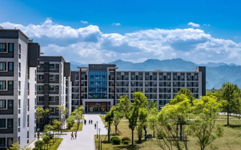西安科技大学高新学院_校园风光_学校景色