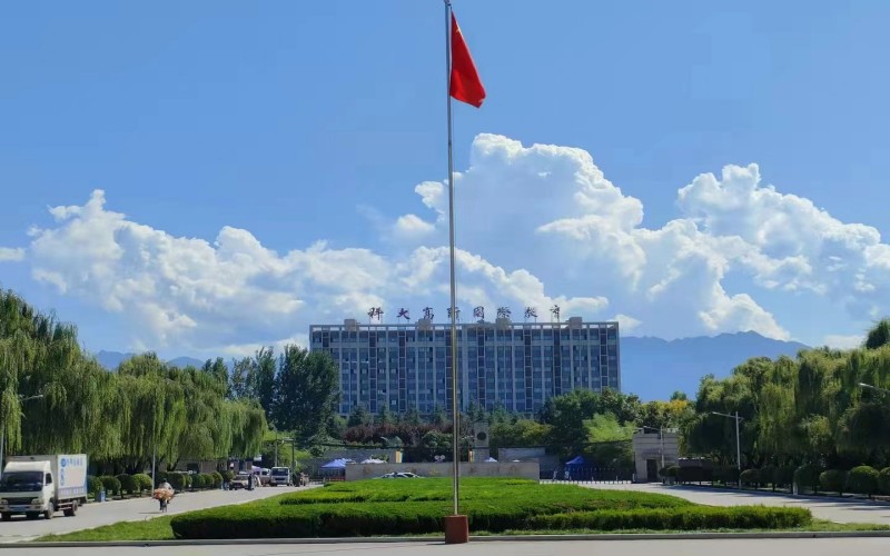 西安科技大学高新学院_校园风光_学校景色