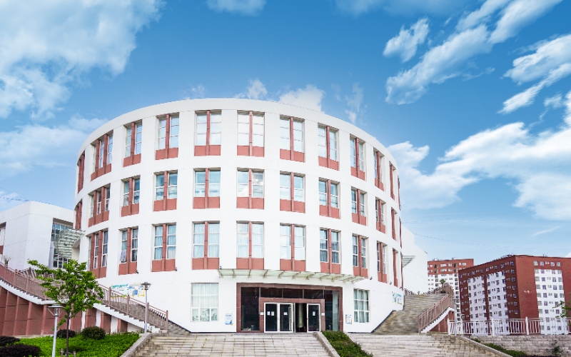 云南医药健康职业学院_校园风光_学校景色