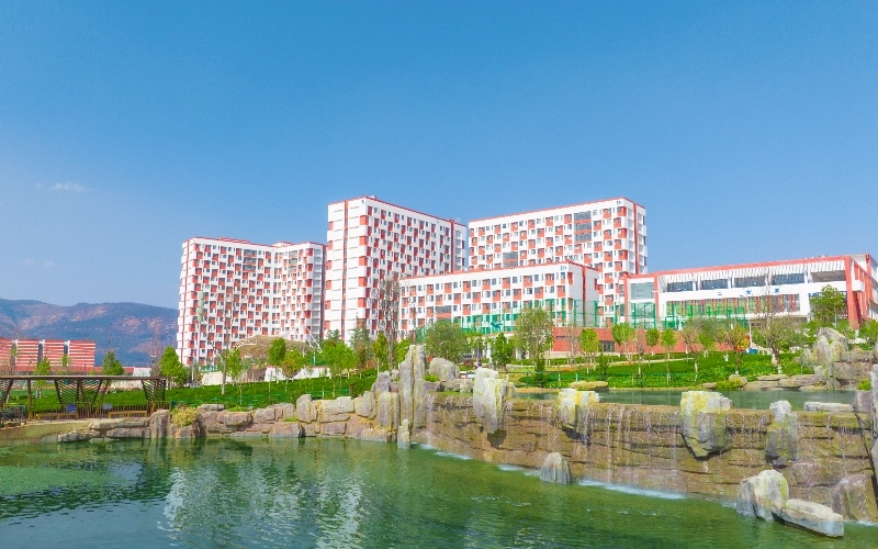 云南医药健康职业学院_校园风光_学校景色