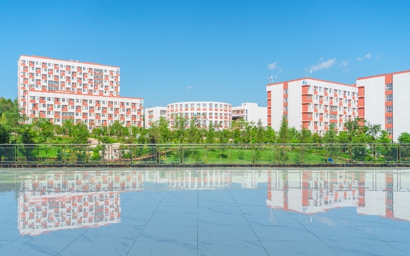 云南医药健康职业学院_校园风光_学校景色