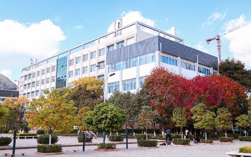 云南医药健康职业学院_校园风光_学校景色