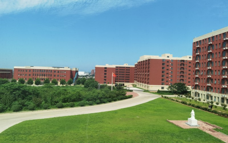 郑州黄河护理职业学院_校园风光_学校景色