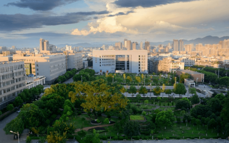 赣南科技学院_主图