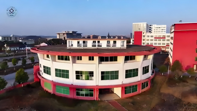 鹰潭卫生职业学院_主图