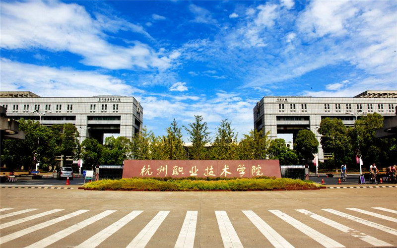 2025年河南文科542分能报什么大学