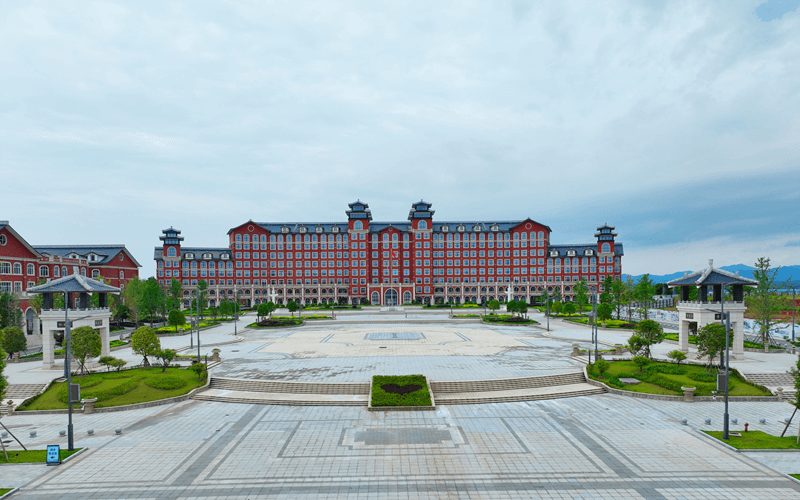 长沙医药健康职业学院-广场
