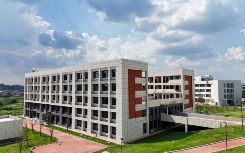 湖南吉利汽车职业技术学院-18