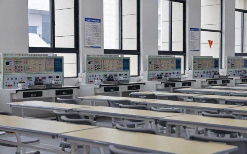 湖南吉利汽车职业技术学院-24
