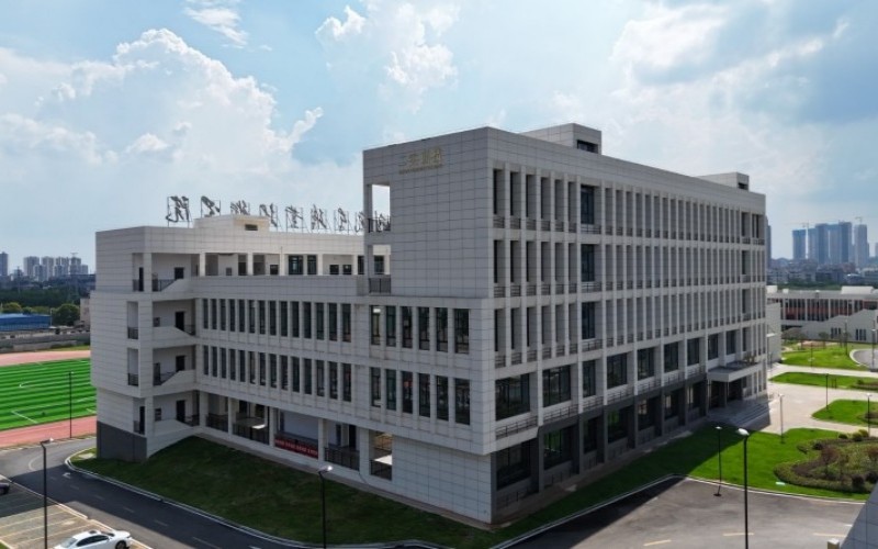 湖南吉利汽车职业技术学院-29