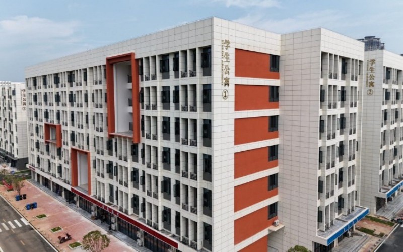 湖南吉利汽车职业技术学院-38