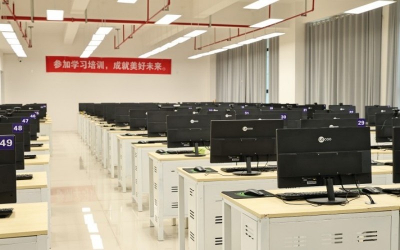 湖南吉利汽车职业技术学院主图
