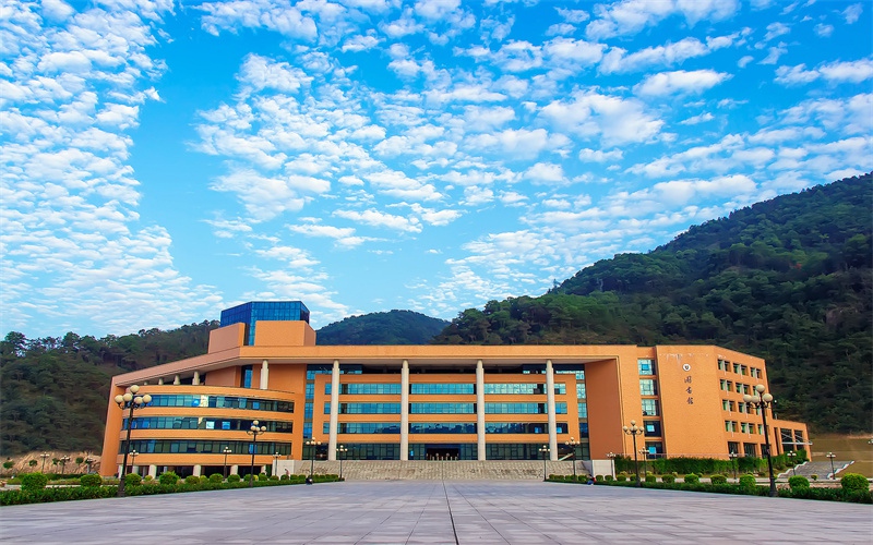 广东药科大学-中山校区图书馆