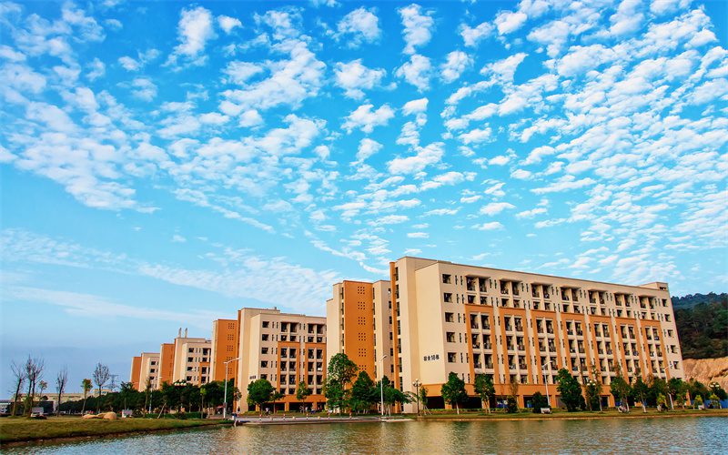 广东药科大学主图