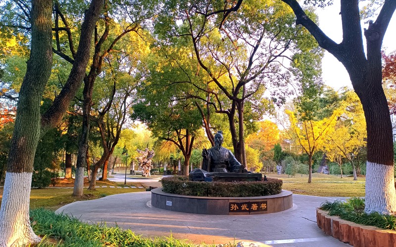 2025年辽宁历史类574分能报什么大学