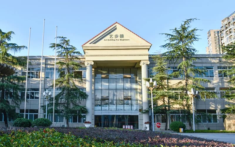 2025年湖南历史类535分能报什么大学