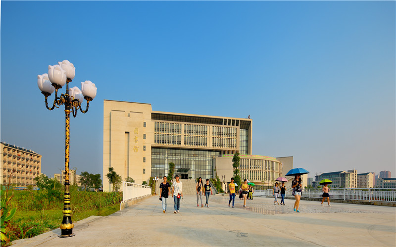 广西科技师范学院 gallery image 2