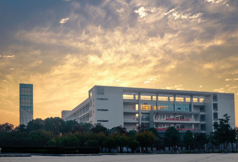 湖北城市建设职业技术学院主图