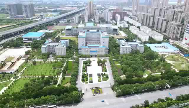 长江工程职业技术学院主图